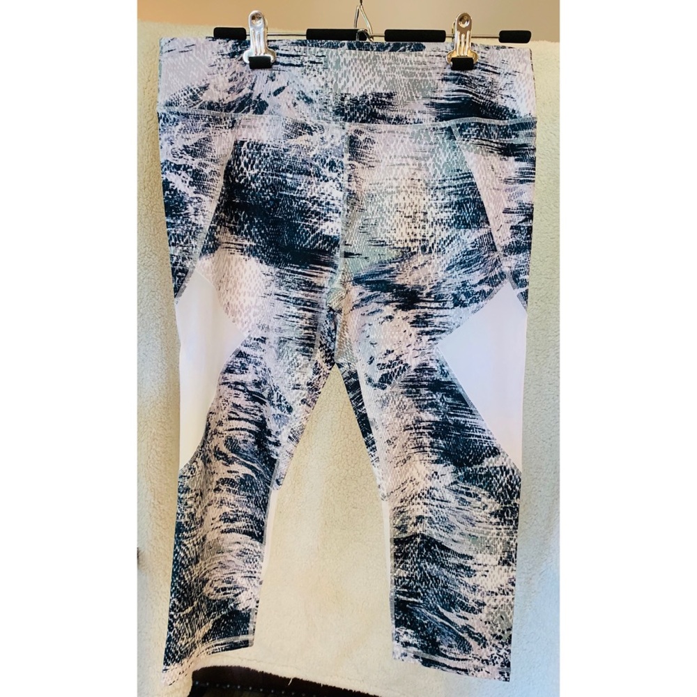 Fabletics Amelia Capri Leggings